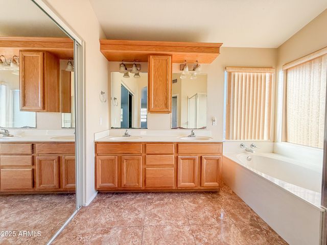 6874 W BLACKHAWK Drive, Glendale, AZ 85308