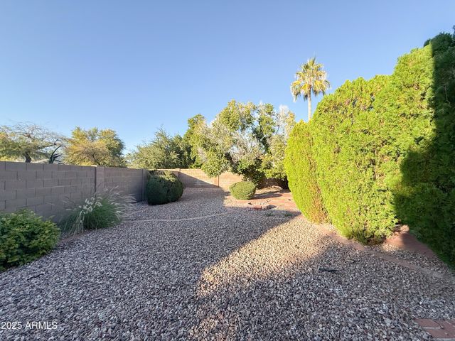 6874 W BLACKHAWK Drive, Glendale, AZ 85308