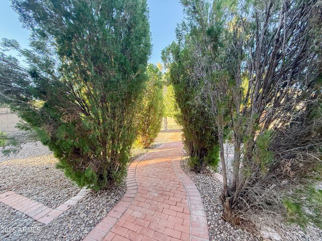 6874 W BLACKHAWK Drive, Glendale, AZ 85308