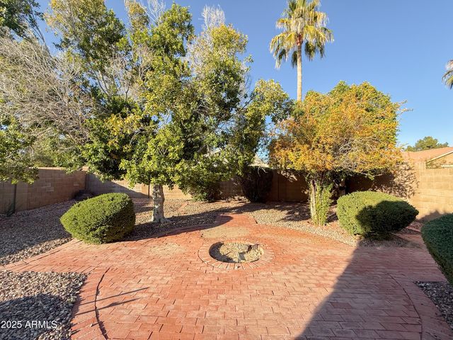 6874 W BLACKHAWK Drive, Glendale, AZ 85308
