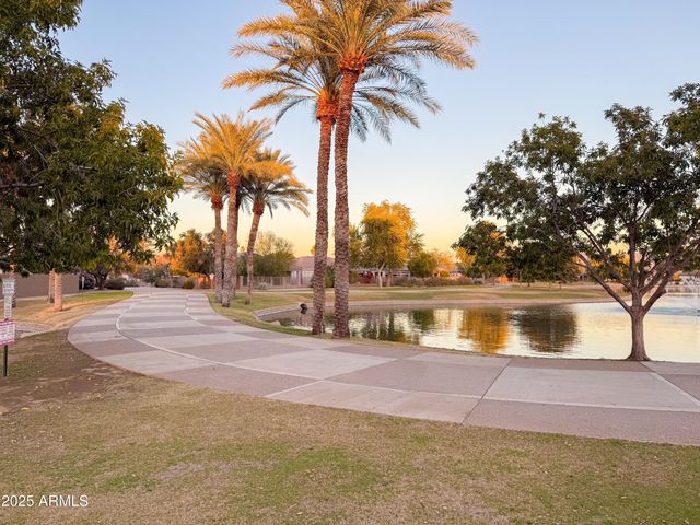 6874 W BLACKHAWK Drive, Glendale, AZ 85308