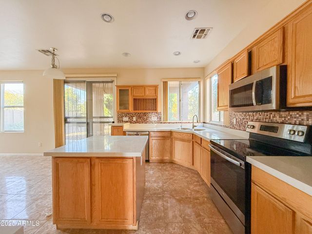 6874 W BLACKHAWK Drive, Glendale, AZ 85308