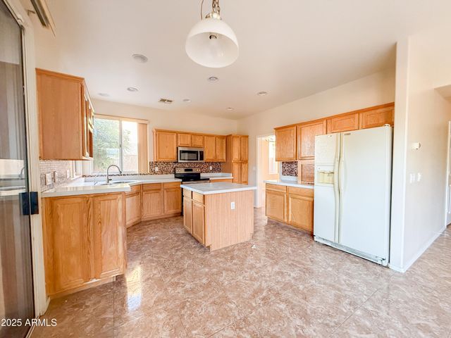 6874 W BLACKHAWK Drive, Glendale, AZ 85308