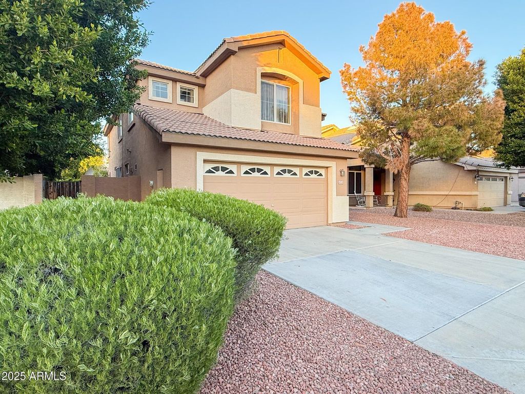 6874 W BLACKHAWK Drive, Glendale, AZ 85308