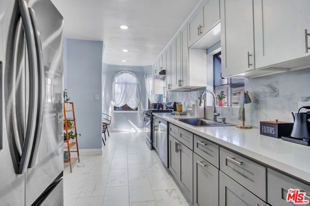1728 W 81st Street, Los Angeles, CA 90047