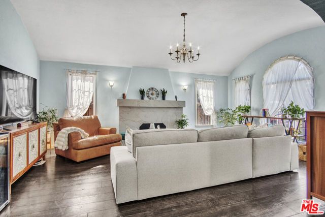 1728 W 81st Street, Los Angeles, CA 90047