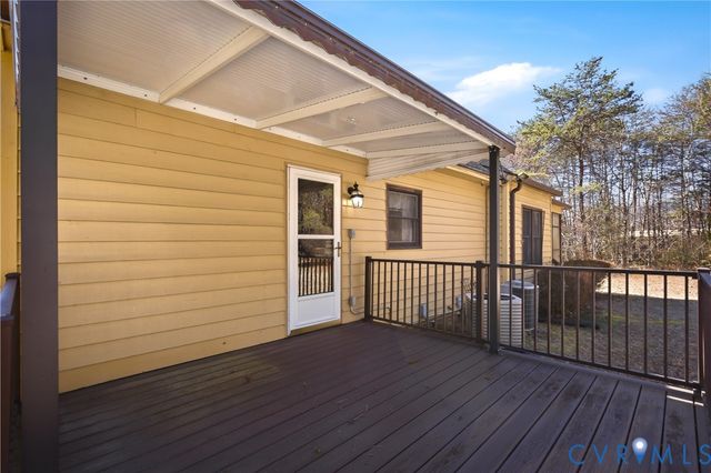 5612 Whitesell Rd, Louisa, VA 23093