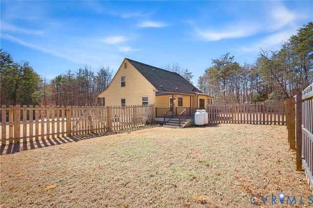 5612 Whitesell Rd, Louisa, VA 23093