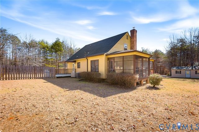 5612 Whitesell Rd, Louisa, VA 23093