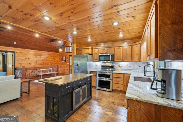 350 Kensington Drive, Mineral Bluff, GA 30559