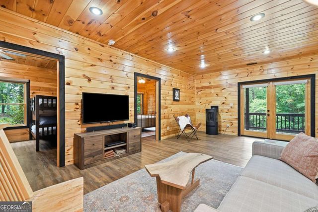 350 Kensington Drive, Mineral Bluff, GA 30559