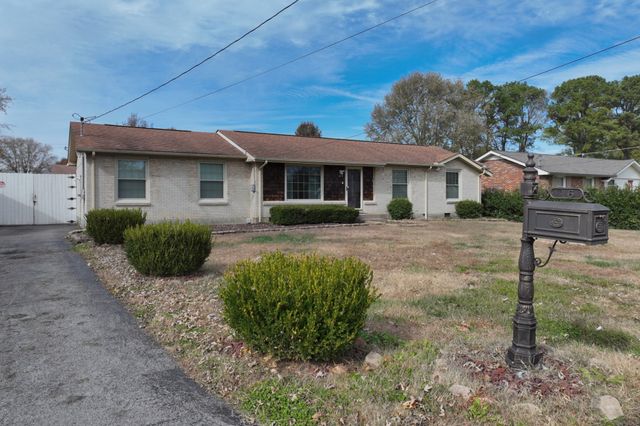 216 Southburn Dr, Hendersonville, TN 37075