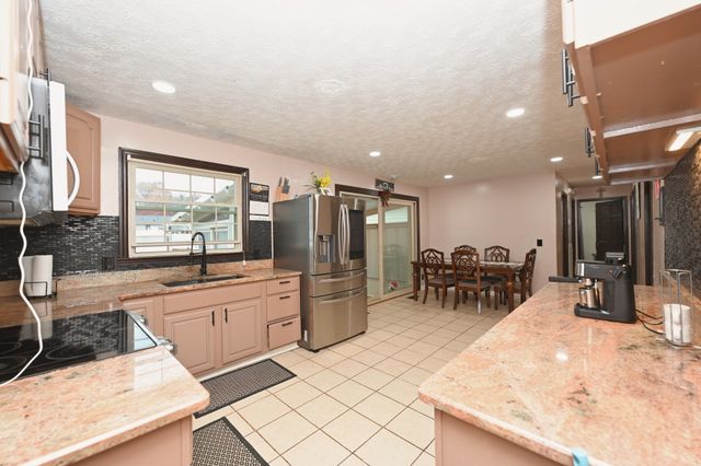 216 Southburn Dr, Hendersonville, TN 37075