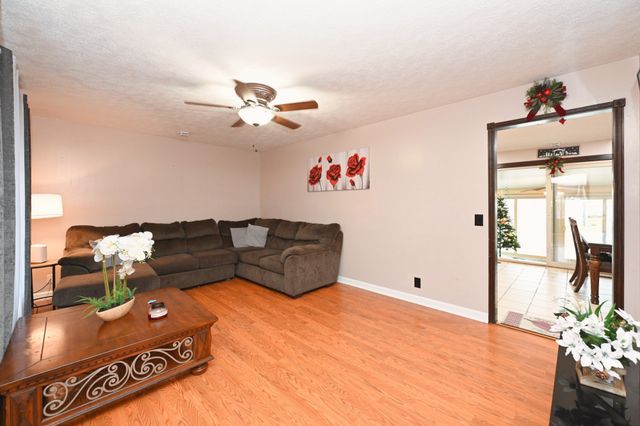 216 Southburn Dr, Hendersonville, TN 37075