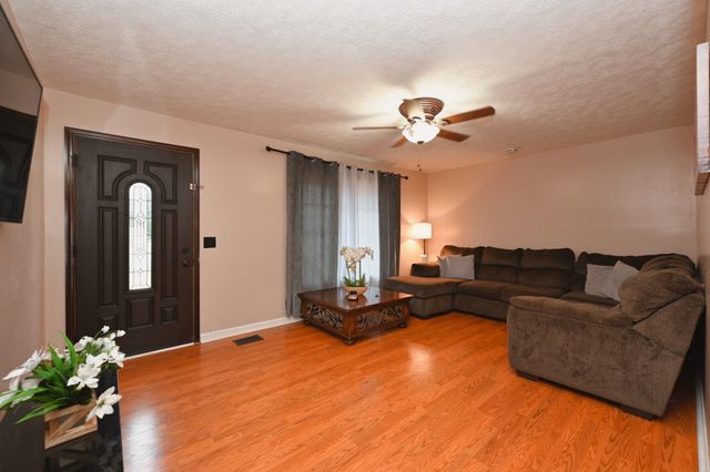 216 Southburn Dr, Hendersonville, TN 37075