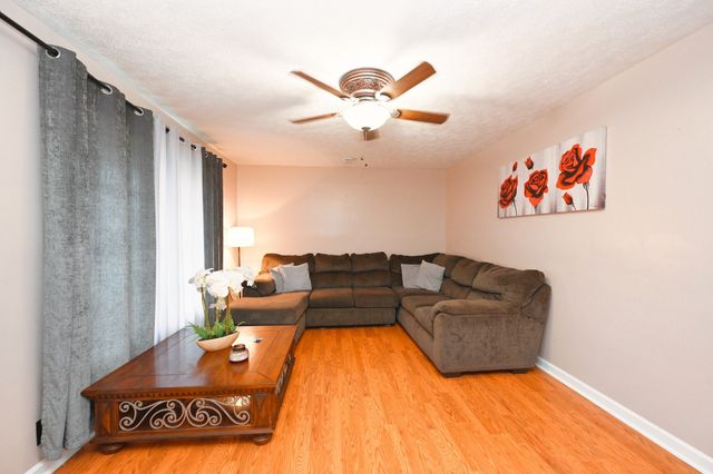 216 Southburn Dr, Hendersonville, TN 37075