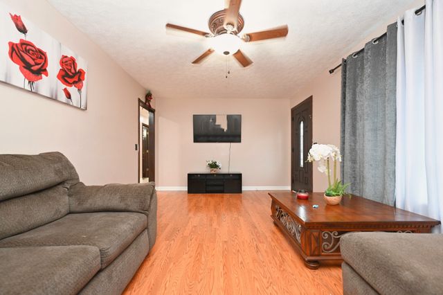 216 Southburn Dr, Hendersonville, TN 37075