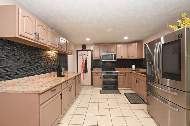 216 Southburn Dr, Hendersonville, TN 37075