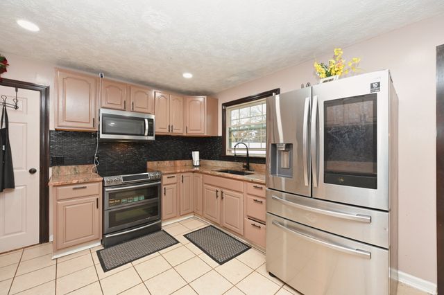 216 Southburn Dr, Hendersonville, TN 37075