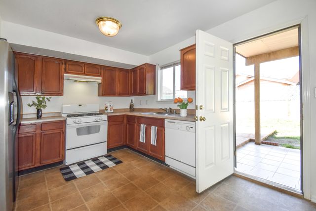 12161 Sun Bridge Place, Horizon City, TX 79928