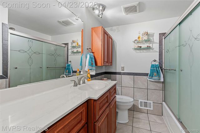 39415 E Archer Drive, Harrison Charter Township, MI 48045