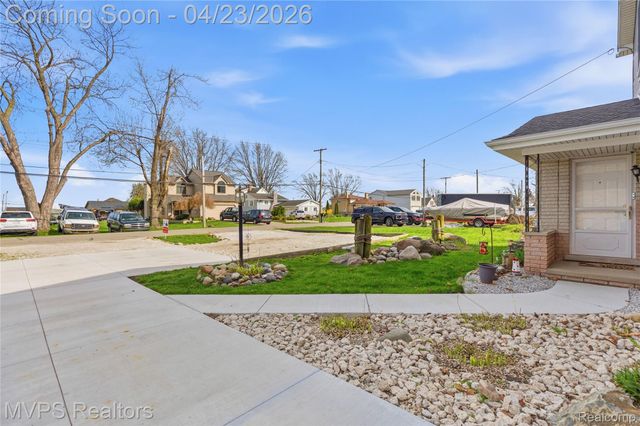 39415 E Archer Drive, Harrison Charter Township, MI 48045