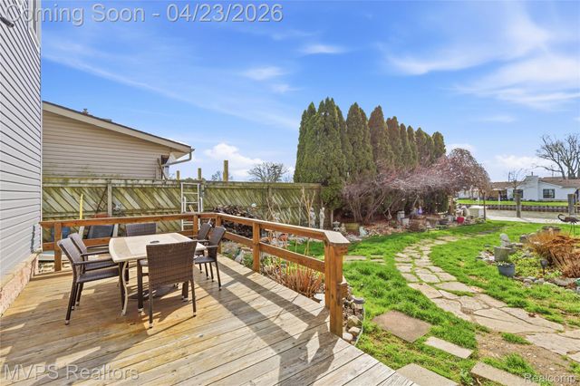 39415 E Archer Drive, Harrison Charter Township, MI 48045