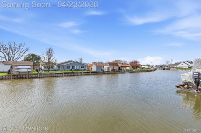 39415 E Archer Drive, Harrison Charter Township, MI 48045