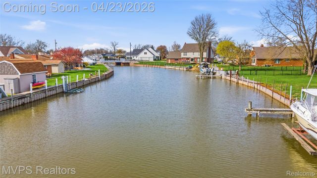 39415 E Archer Drive, Harrison Charter Township, MI 48045