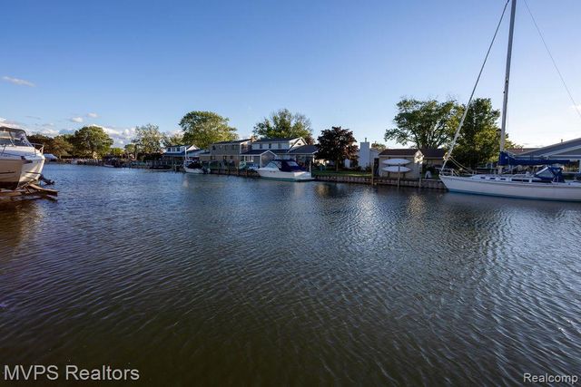 39415 E Archer Drive, Harrison Charter Township, MI 48045