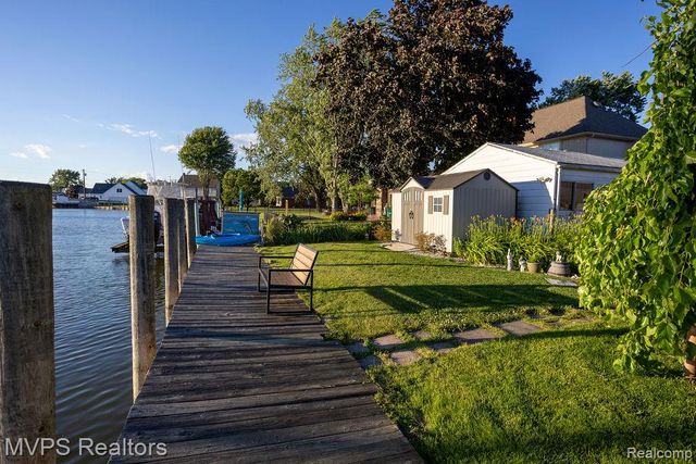 39415 E Archer Drive, Harrison Charter Township, MI 48045