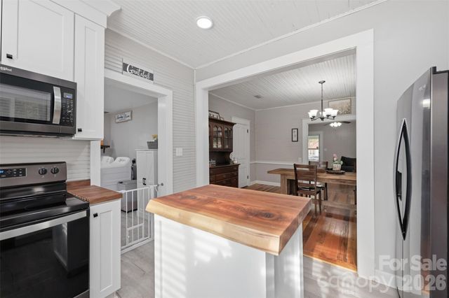 513 7th Street SW, Taylorsville, NC 28681