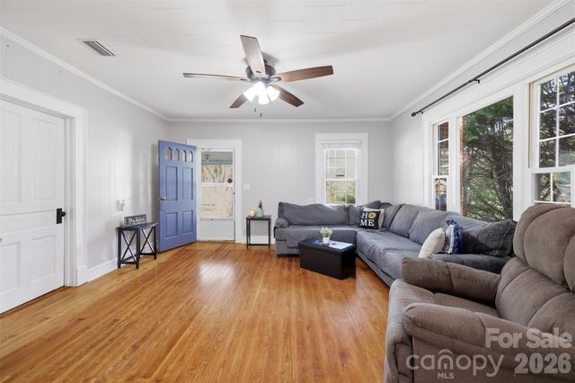 513 7th Street SW, Taylorsville, NC 28681