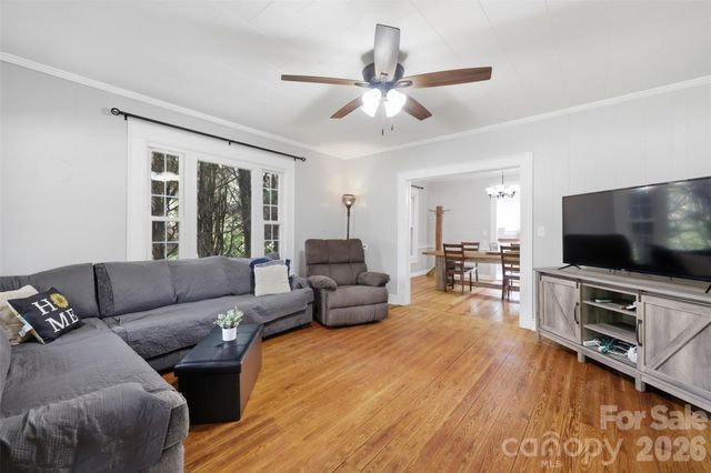 513 7th Street SW, Taylorsville, NC 28681