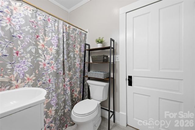513 7th Street SW, Taylorsville, NC 28681