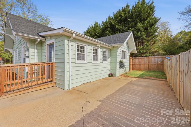 513 7th Street SW, Taylorsville, NC 28681