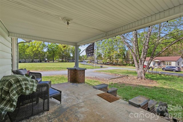 513 7th Street SW, Taylorsville, NC 28681