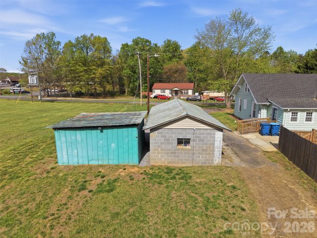 513 7th Street SW, Taylorsville, NC 28681