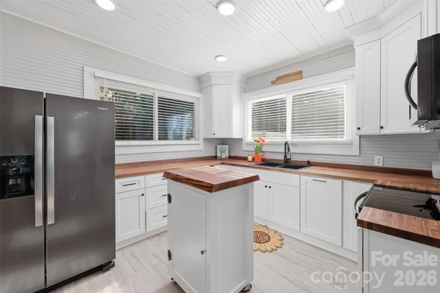 513 7th Street SW, Taylorsville, NC 28681