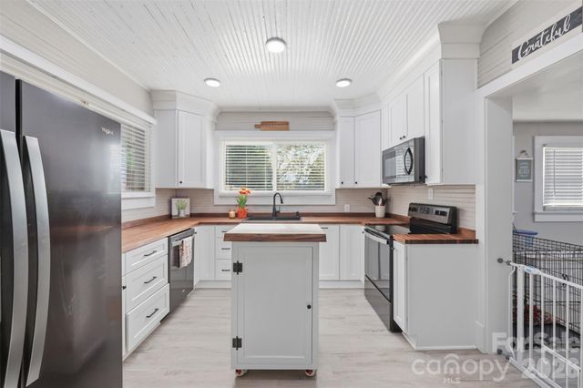 513 7th Street SW, Taylorsville, NC 28681