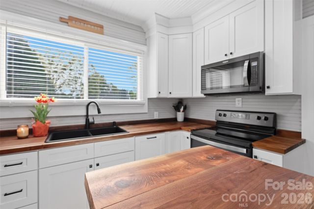 513 7th Street SW, Taylorsville, NC 28681
