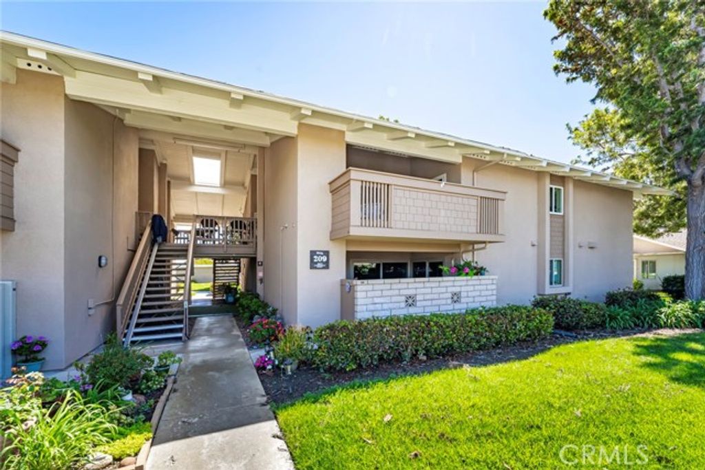 8877 Lauderdale Court 209E, Huntington Beach, CA 92646