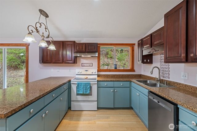 38220 NE Sunset Falls Road, Yacolt, WA 98675