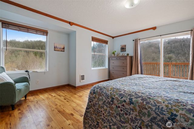 38220 NE Sunset Falls Road, Yacolt, WA 98675