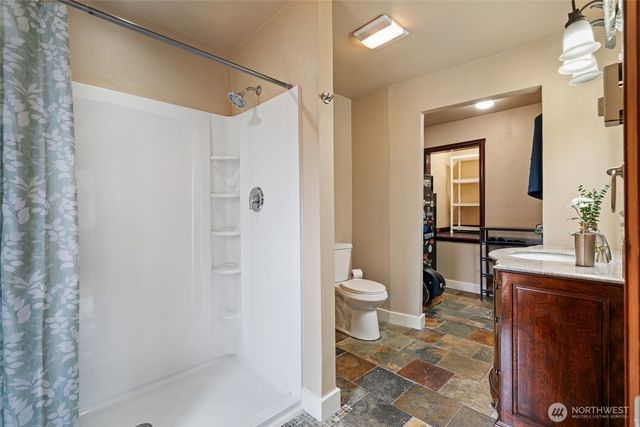 38220 NE Sunset Falls Road, Yacolt, WA 98675