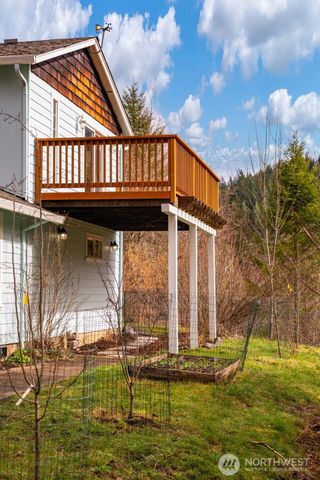 38220 NE Sunset Falls Road, Yacolt, WA 98675