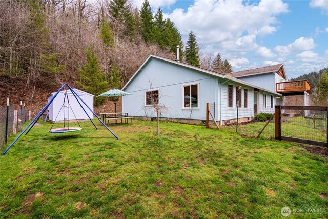 38220 NE Sunset Falls Road, Yacolt, WA 98675