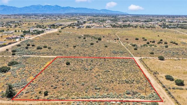 1 Buffalo Road, Oak Hills, CA 92344