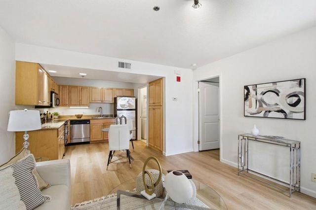 631 E El Camino Real 102, Sunnyvale, CA 94087