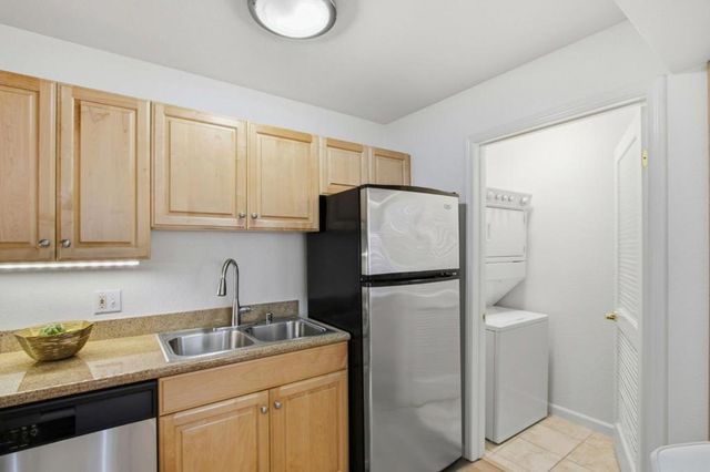 631 E El Camino Real 102, Sunnyvale, CA 94087